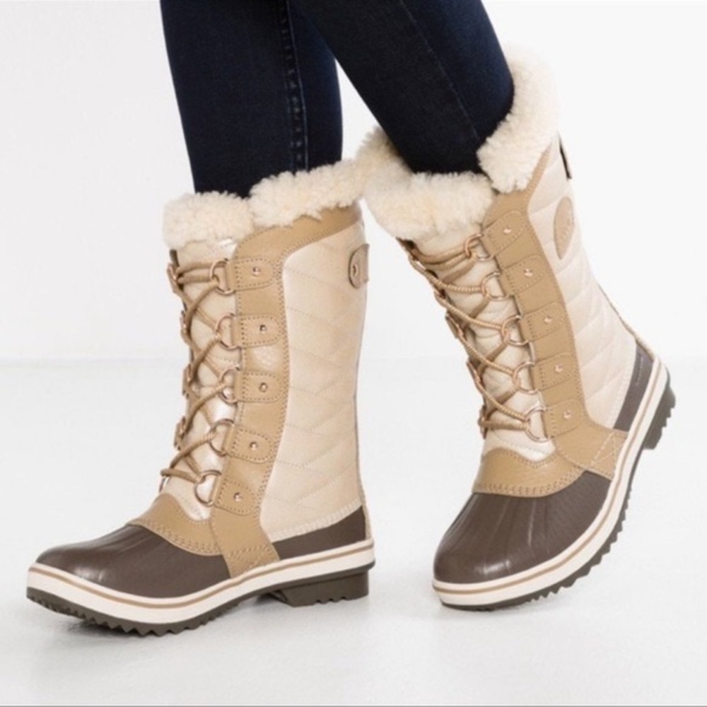 Sorel Tofino II Holiday Boots in Beach, Fawn Size 7
